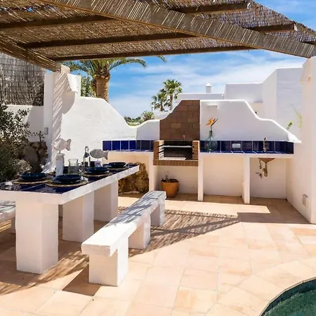 Villa Etnia Binissafuller